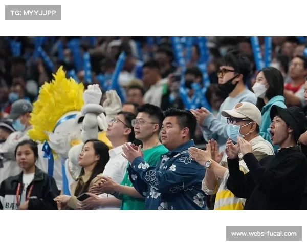 北京主场球迷高喊“下课”,主帅压力倍增 北京主场球迷高喊“下课”,主帅压力倍增