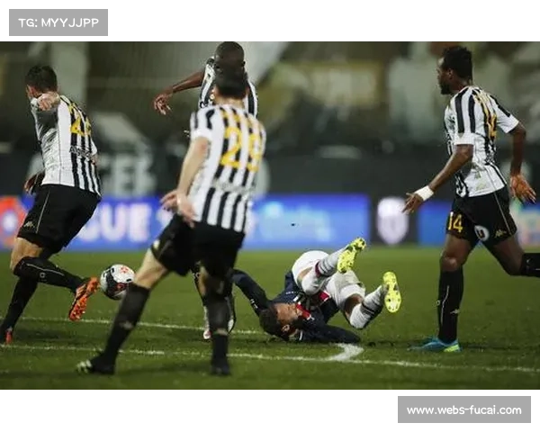 巴黎圣日耳曼客场疲软，破密集防守能力不足